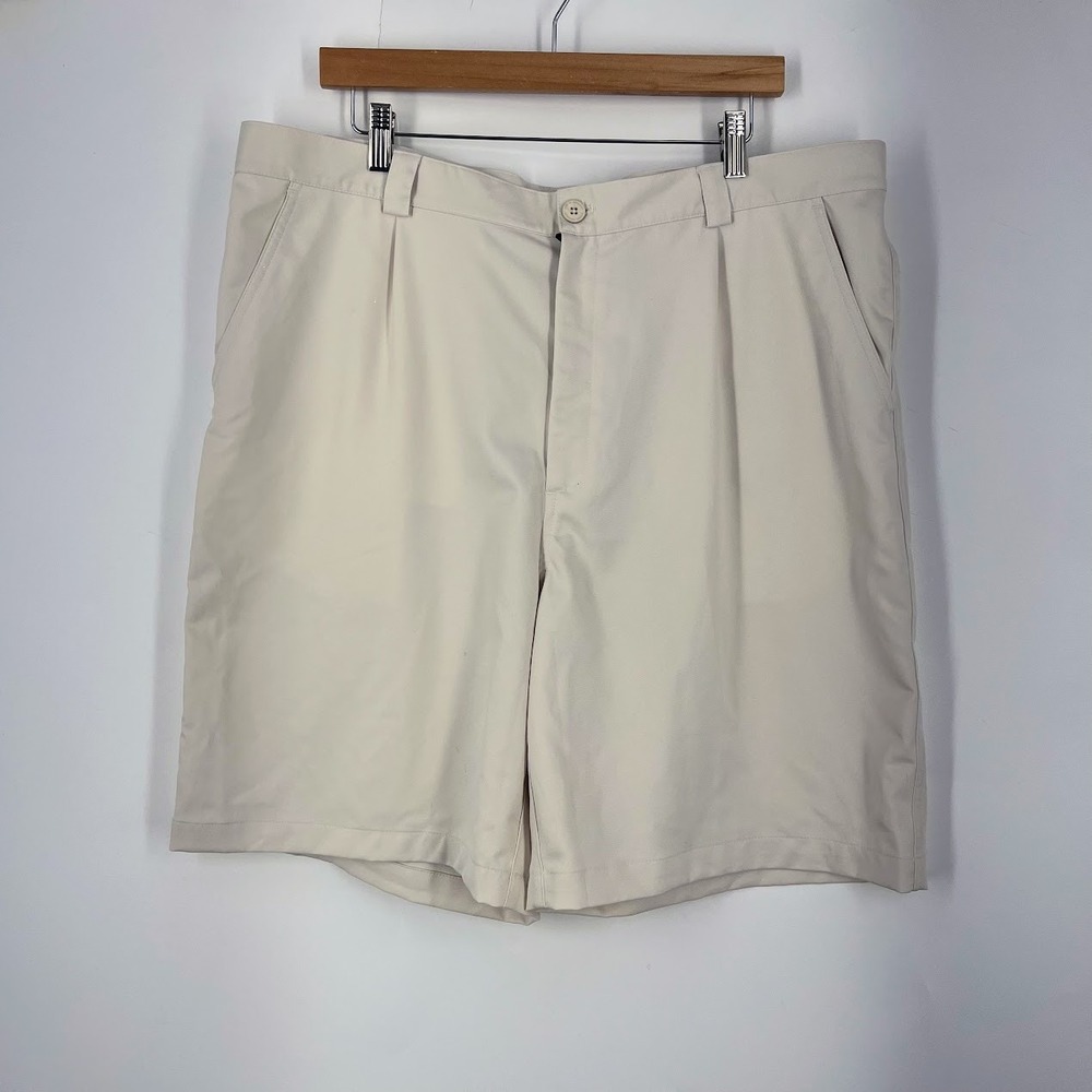 Under Armour Mens HeatGear Pleated Golf Shorts Beige Tan 1201021 Size 40 NEW